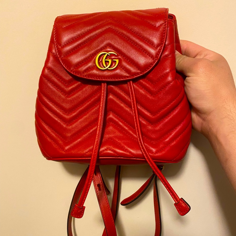 GUCCI
Calfskin Matelasse GG Marmont Flap Backpack Hibiscus Red
